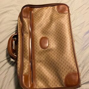 I’m selling my favorite gucci sexy carryon.